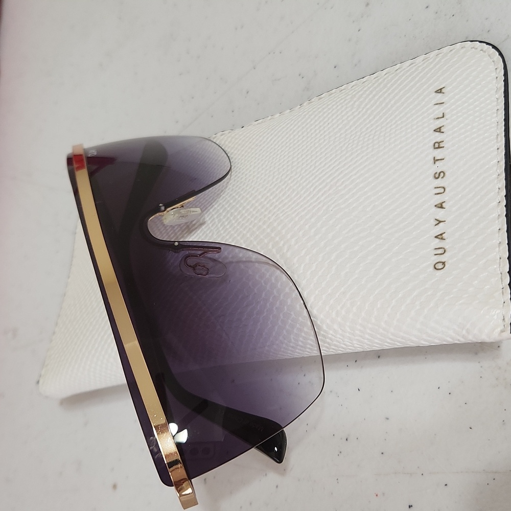 QUAY x J-LO COLLECTION "Get Right" Sunnies